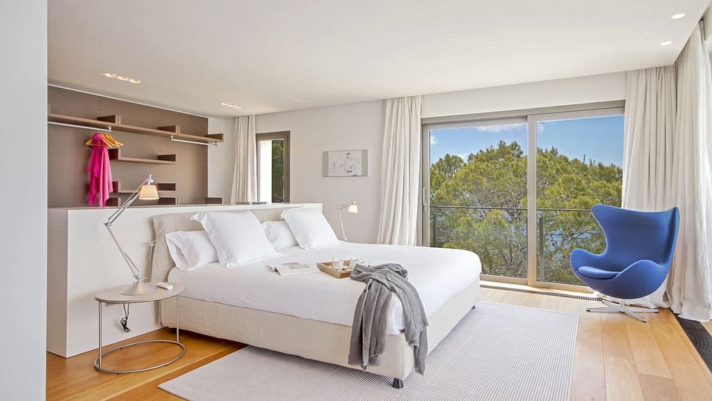 9 bedroom Villa for rent in Es Camp De Mar / El Camp De Mar with pool garage - € 25,000 (Ref: 9632854)