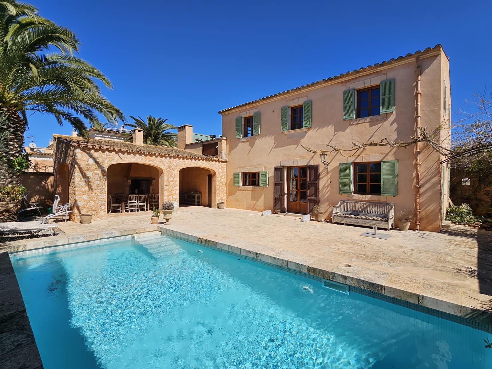 3 bedroom Townhouse for sale in Cala Llombards with garage - € 1,800,000 (Ref: 9636172)