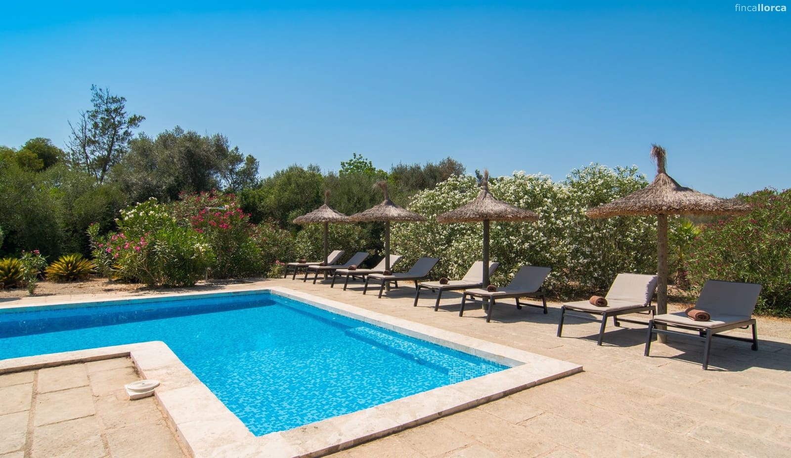 5 bedroom Finca/Country House for rent in Algaida with pool garage - € 3,500 (Ref: 9646351)