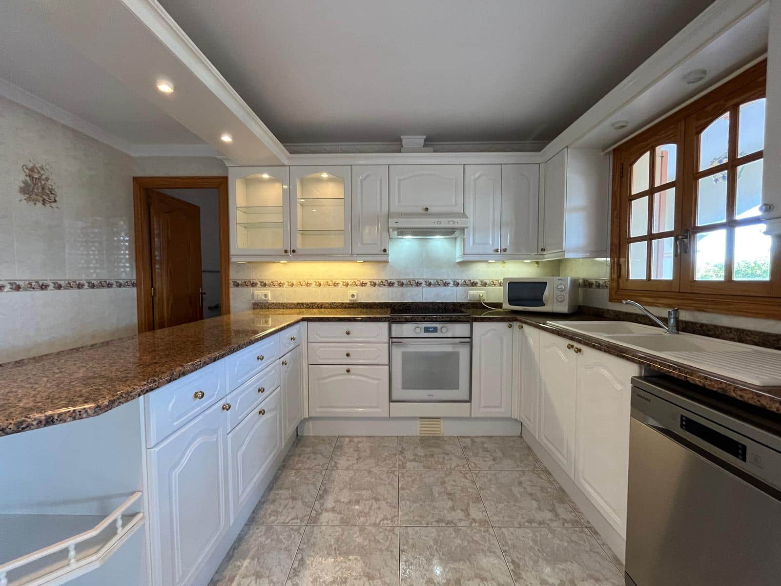 5 bedroom Villa for rent in Santa Ponsa with pool garage - € 7,000 (Ref: 9654281)