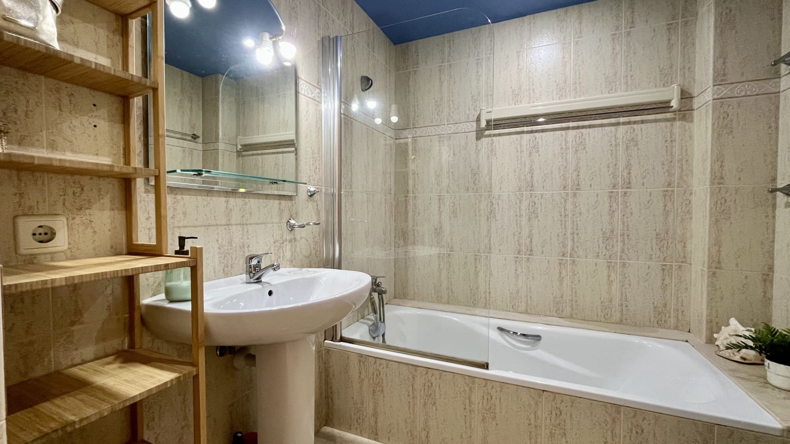 3 bedroom Apartment for sale in Campanet with garage - € 585,000 (Ref: 9665478)