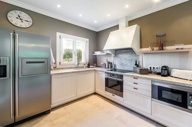 4 makuuhuone Huvila myytävänä paikassa Playas de Muro / Platges de Muro, Muro mukana 
autotalli - 1 750 000 € (Ref: 9679268)