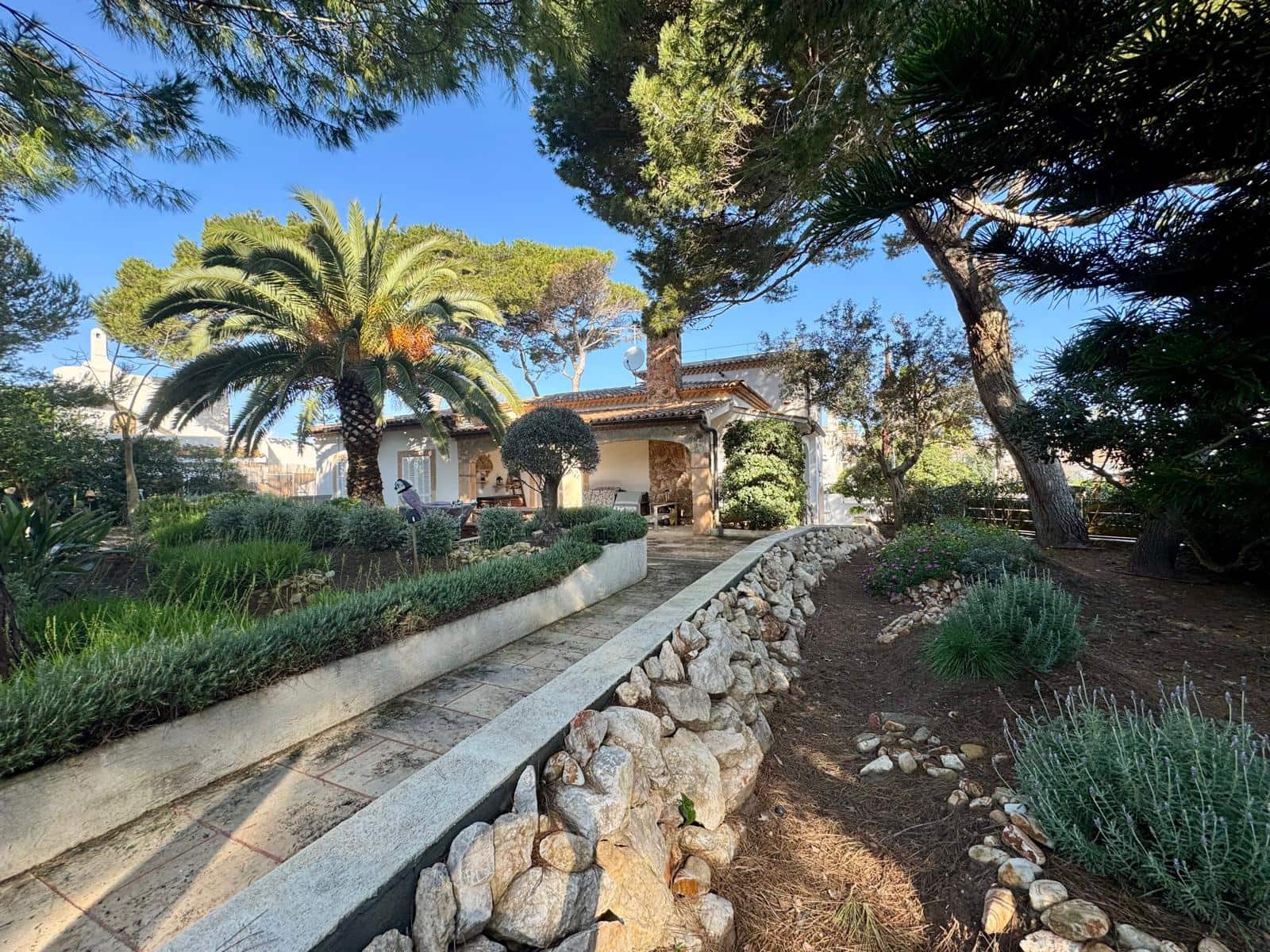 4 makuuhuone Huvila myytävänä paikassa Muro mukana 
autotalli - 1 750 000 € (Ref: 9679268)