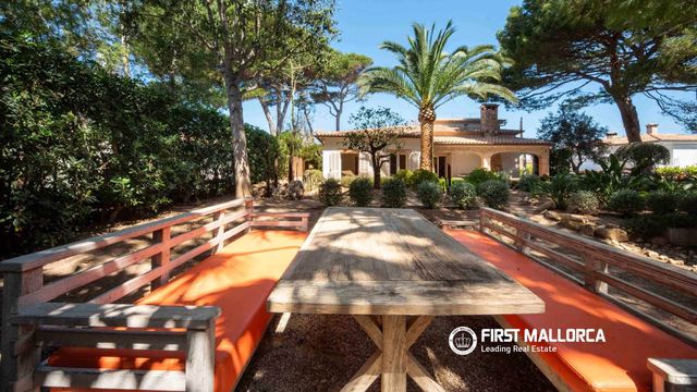 4 chambre Villa/Maison à vendre à Playas de Muro / Platges de Muro, Muro avec garage - 1 750 000 € (Ref: 9679268)