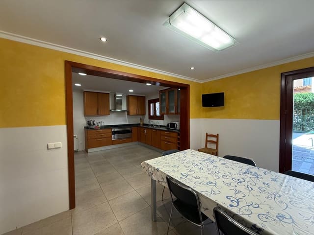 2 slaapkamer Villa te huur in Puerto de Alcudia, Alcúdia met garage - € 2.000 (Ref: 9685779)