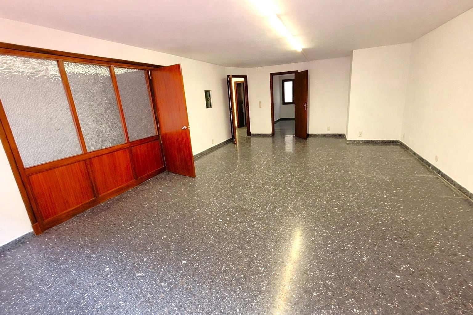 4 bedroom Commercial for rent in Palma de Mallorca - € 2,000 (Ref: 9685783)