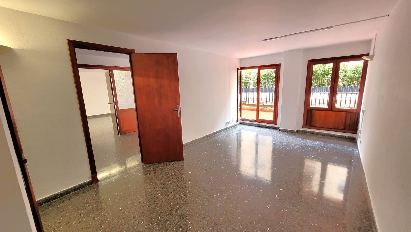 4 bedroom Commercial for rent in Palma de Mallorca - € 2,000 (Ref: 9685783)