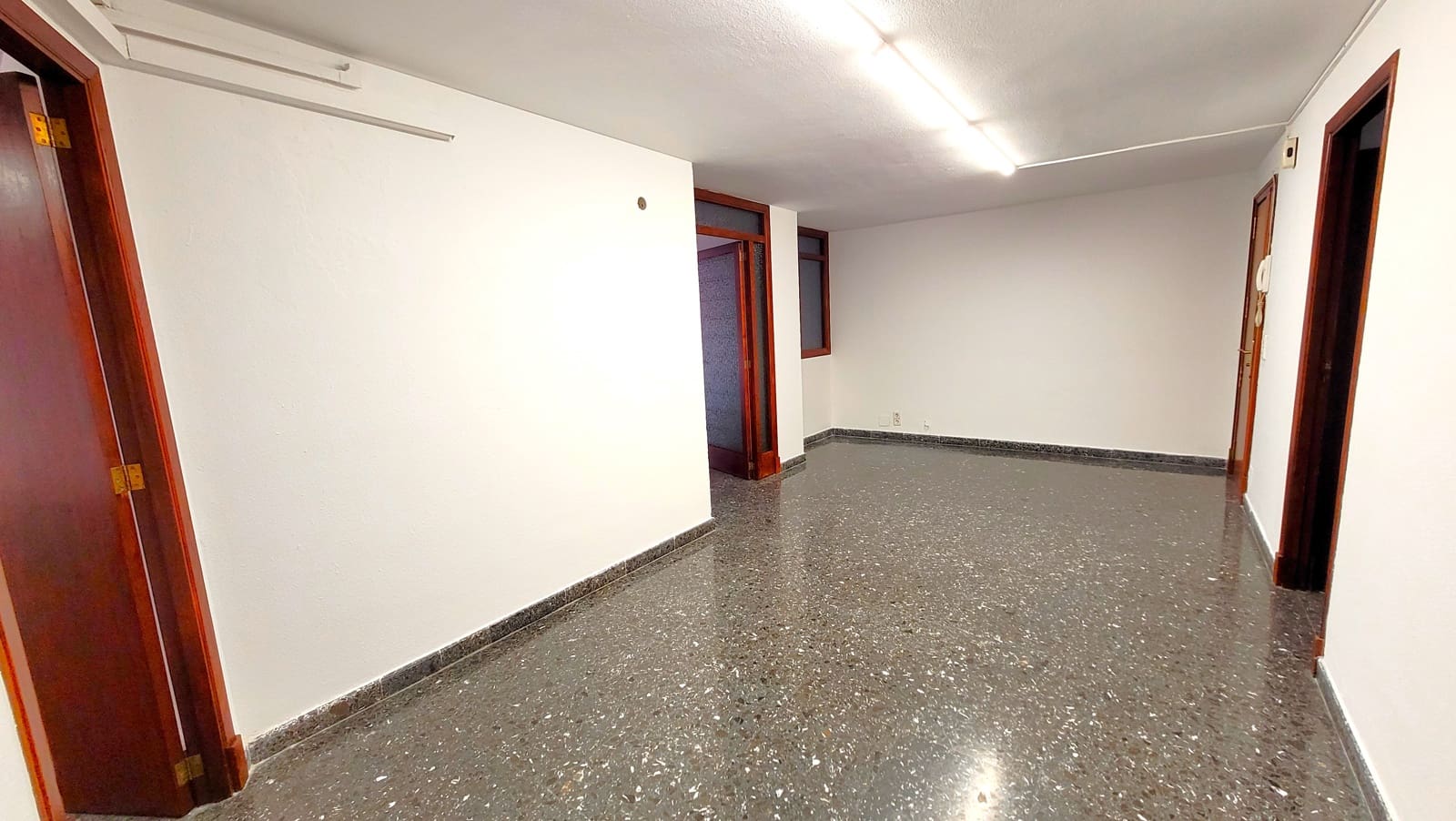 4 bedroom Commercial for rent in Palma de Mallorca - € 2,000 (Ref: 9685783)