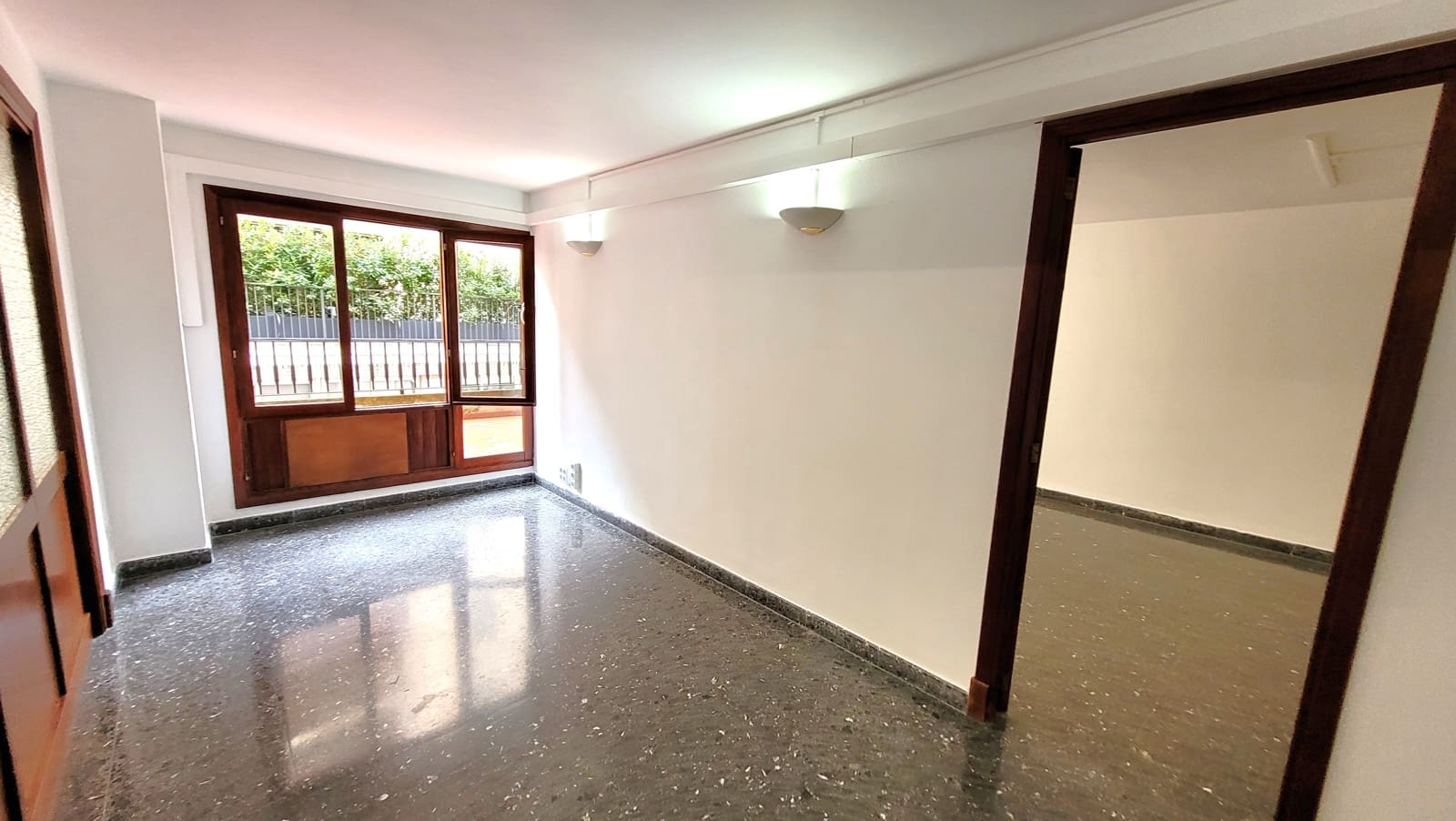 4 bedroom Commercial for rent in Palma de Mallorca - € 2,000 (Ref: 9685783)