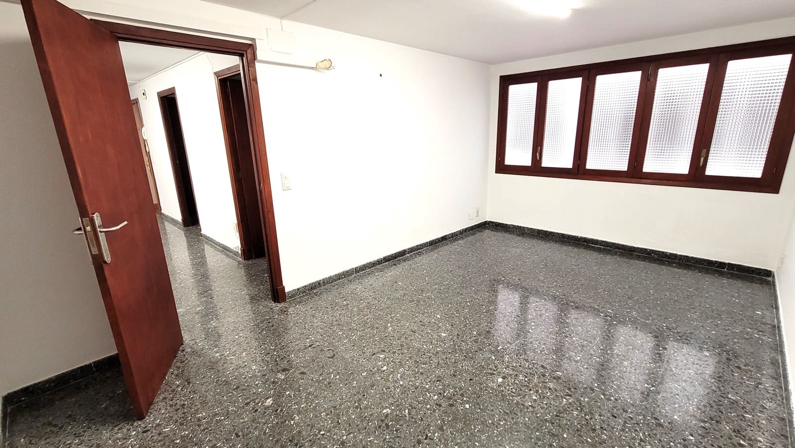 4 bedroom Commercial for rent in Palma de Mallorca - € 2,000 (Ref: 9685783)