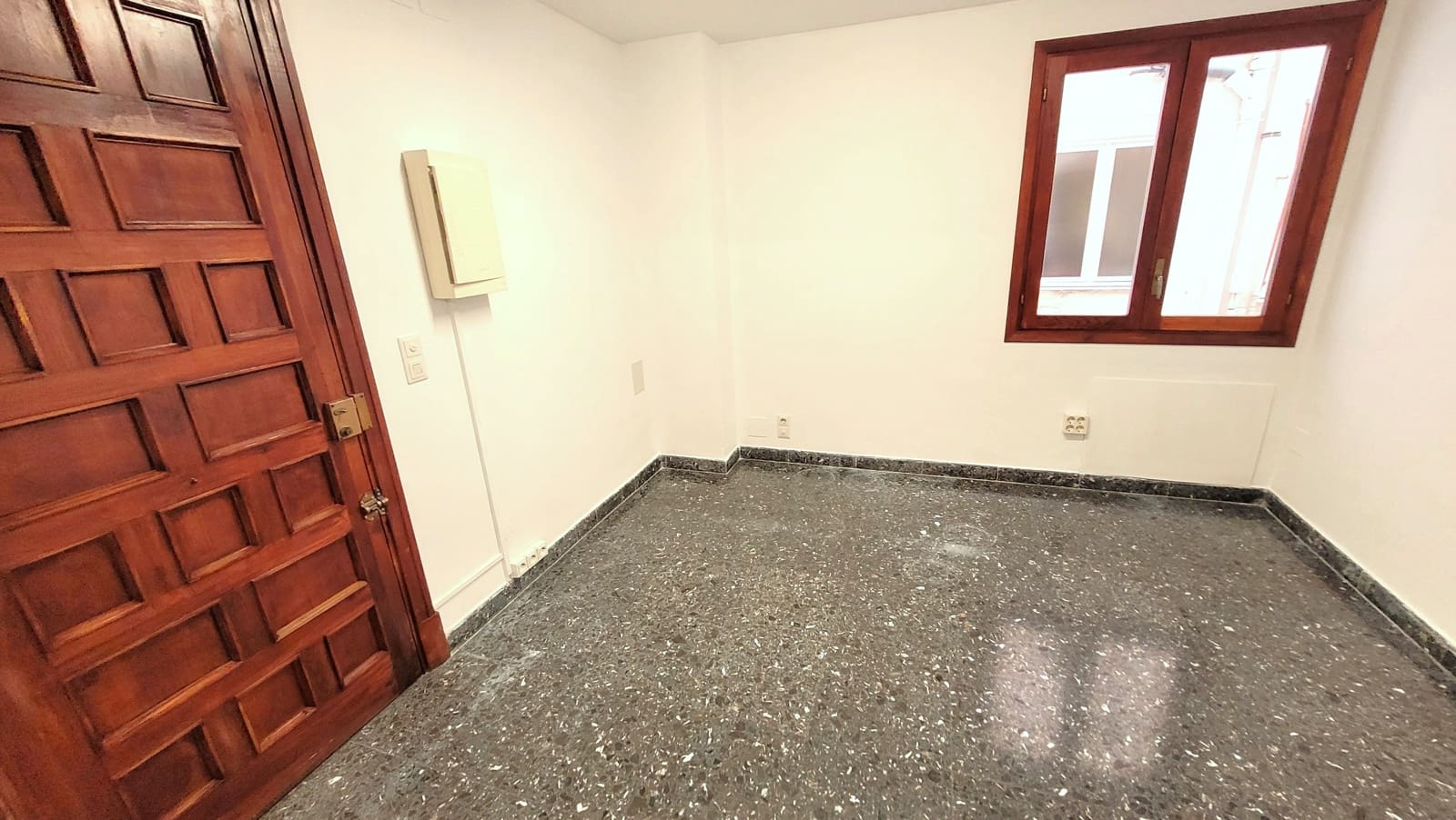 4 bedroom Commercial for rent in Palma de Mallorca - € 2,000 (Ref: 9685783)