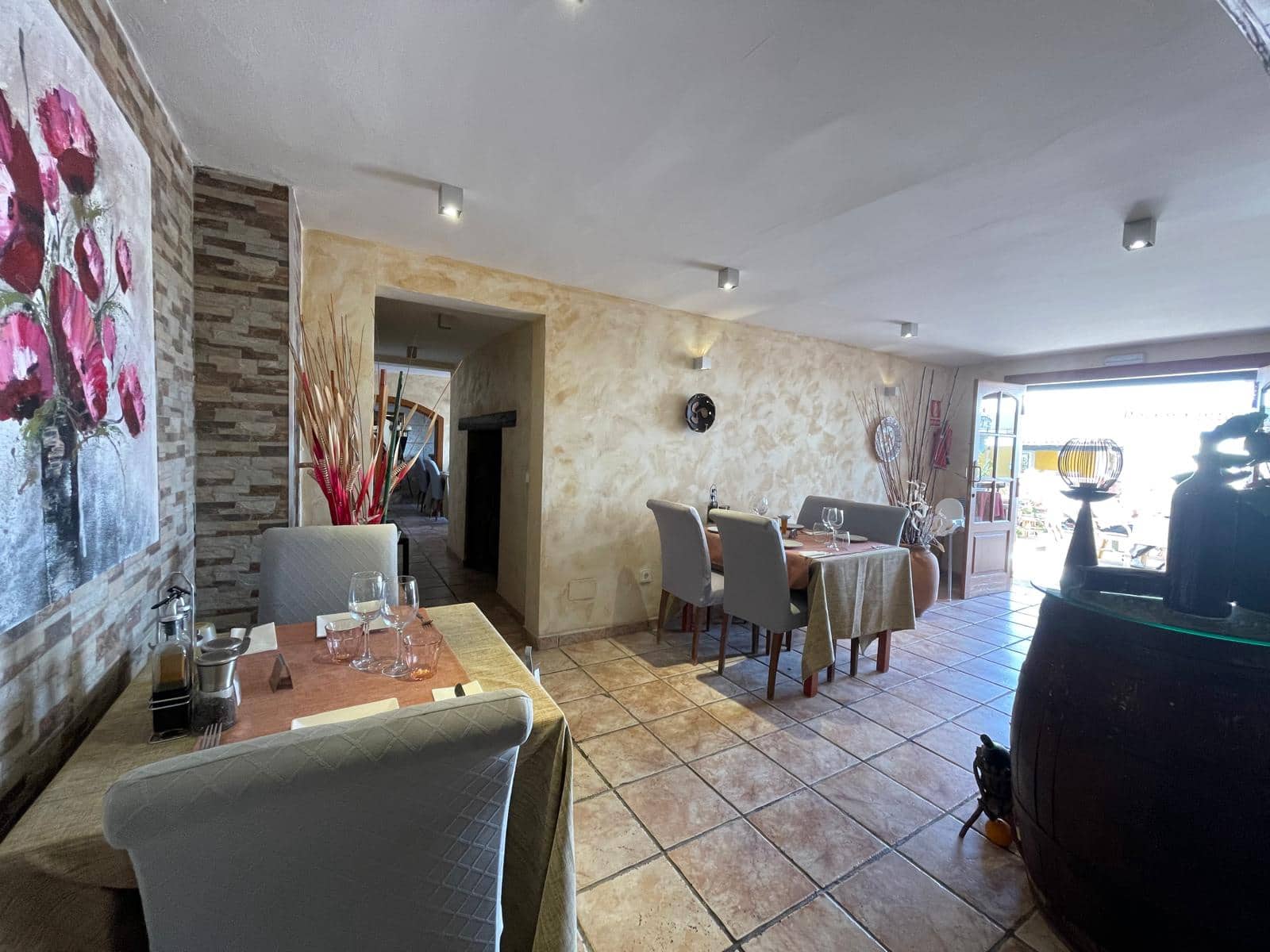 Commercial for sale in Cala Fornells with garage - € 950,000 (Ref: 9685784)