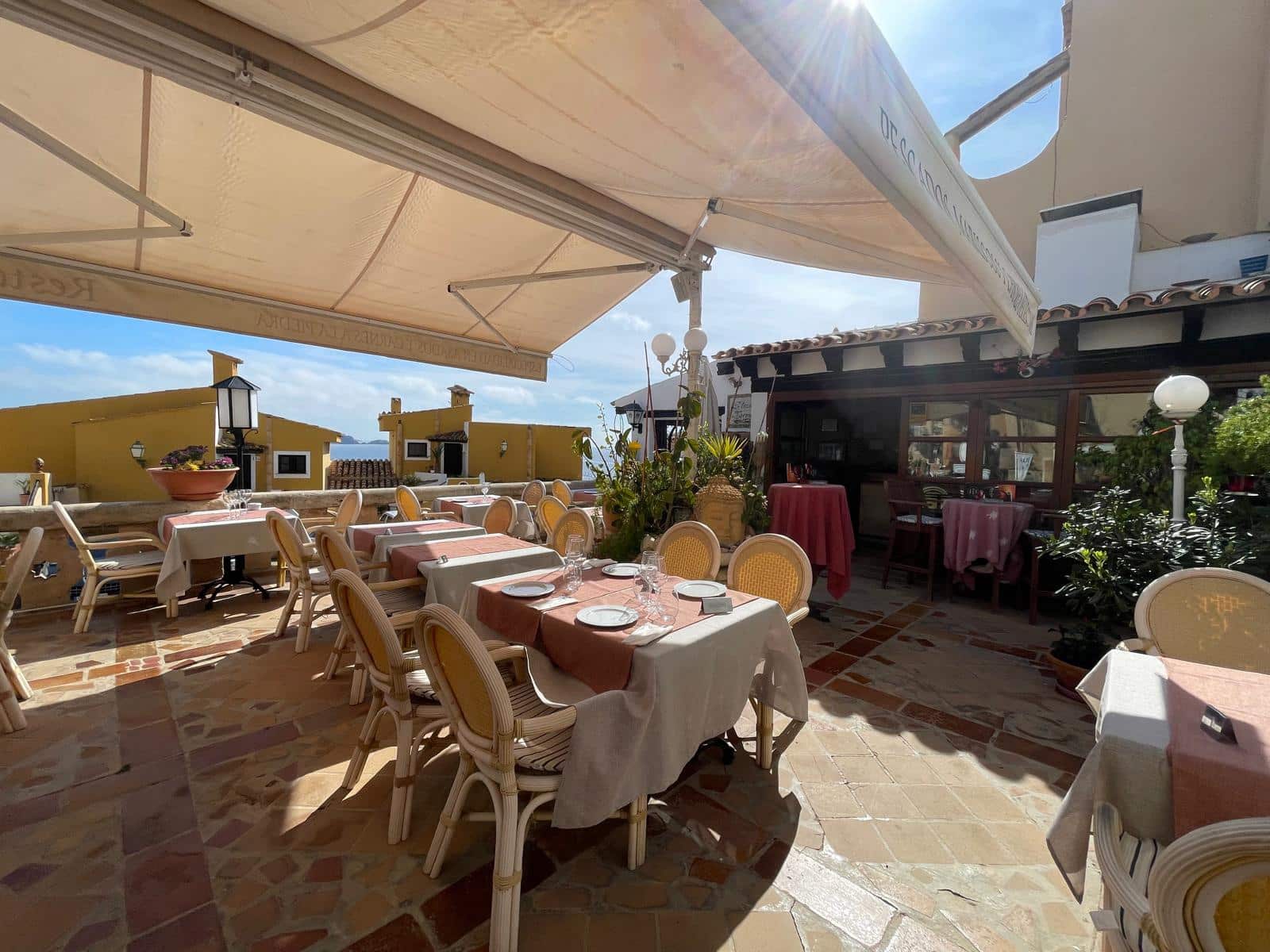 Commercial for sale in Cala Fornells with garage - € 950,000 (Ref: 9685784)