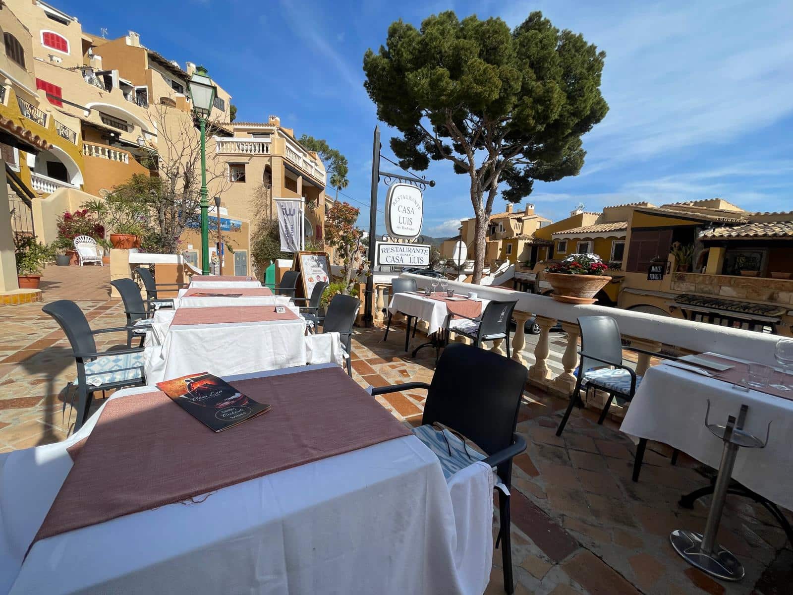 Commercial for sale in Cala Fornells with garage - € 950,000 (Ref: 9685784)