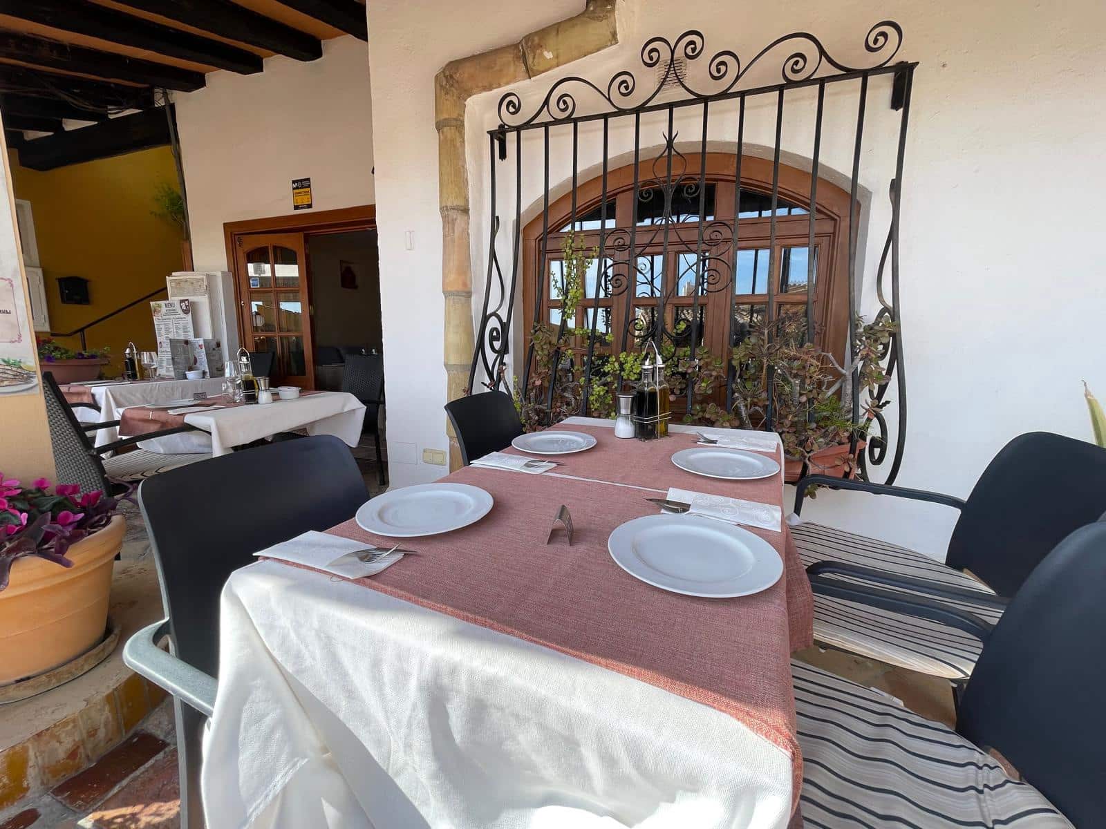 Commercial for sale in Cala Fornells with garage - € 950,000 (Ref: 9685784)