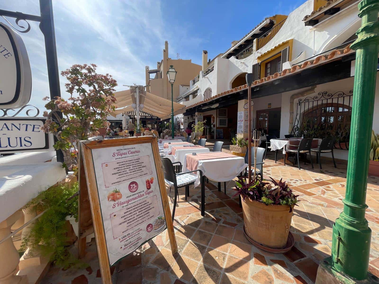 Commercial for sale in Cala Fornells with garage - € 950,000 (Ref: 9685784)