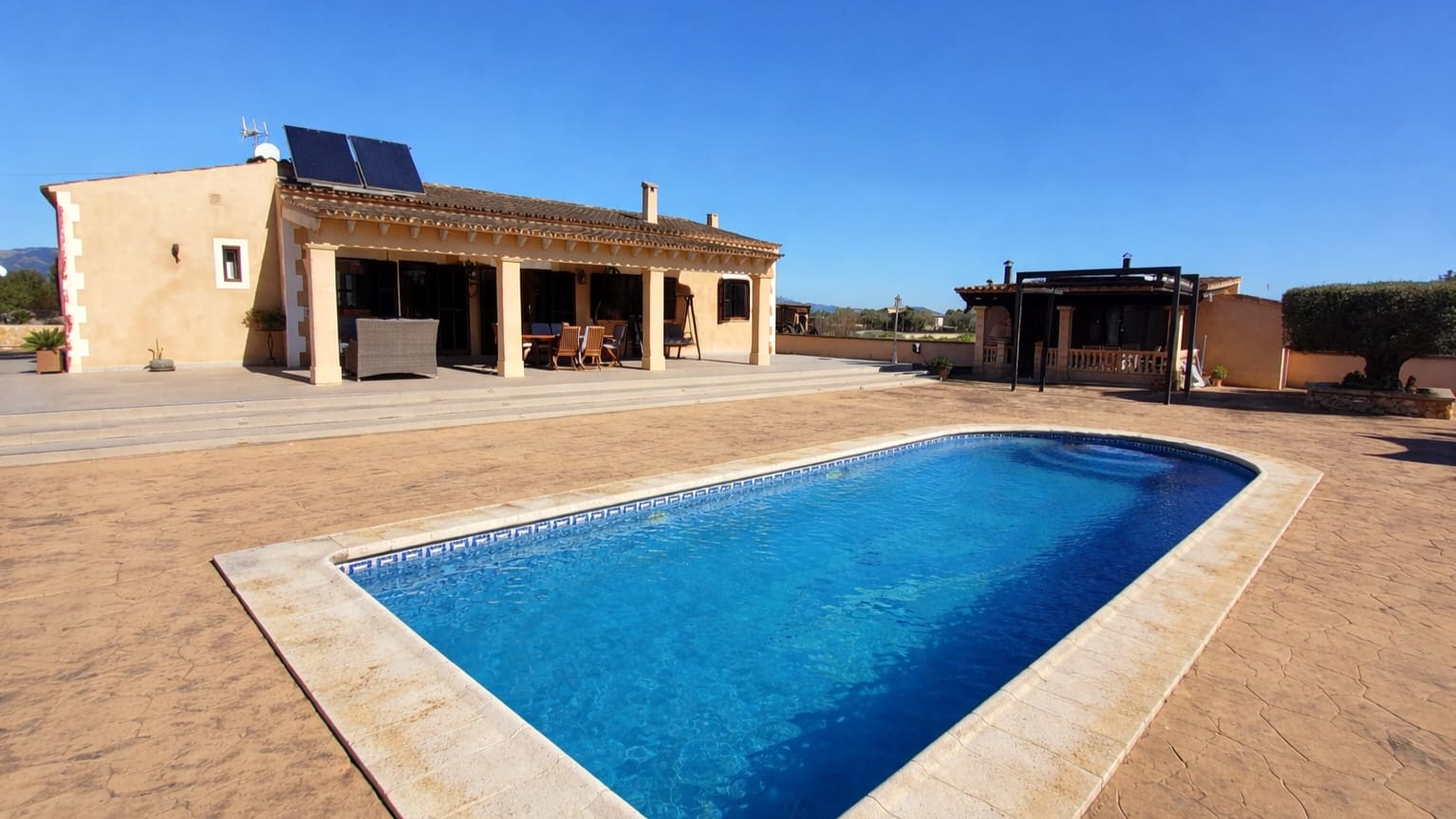 4 bedroom Finca/Country House for rent in Sencelles with pool garage - € 4,000 (Ref: 9694330)