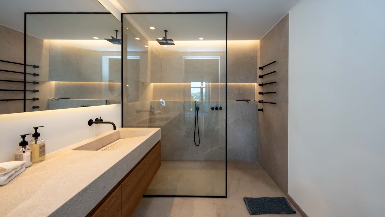 3 bedroom Apartment for sale in Puerto de Andratx with garage - € 3,200,000 (Ref: 9697817)