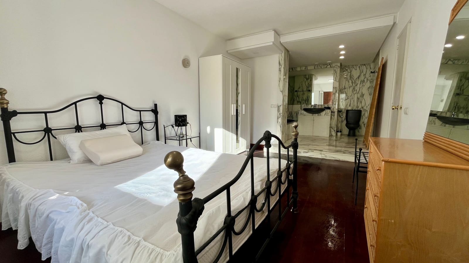 2 bedroom Apartment for rent in Portals Nous with garage - € 2,500 (Ref: 9697818)