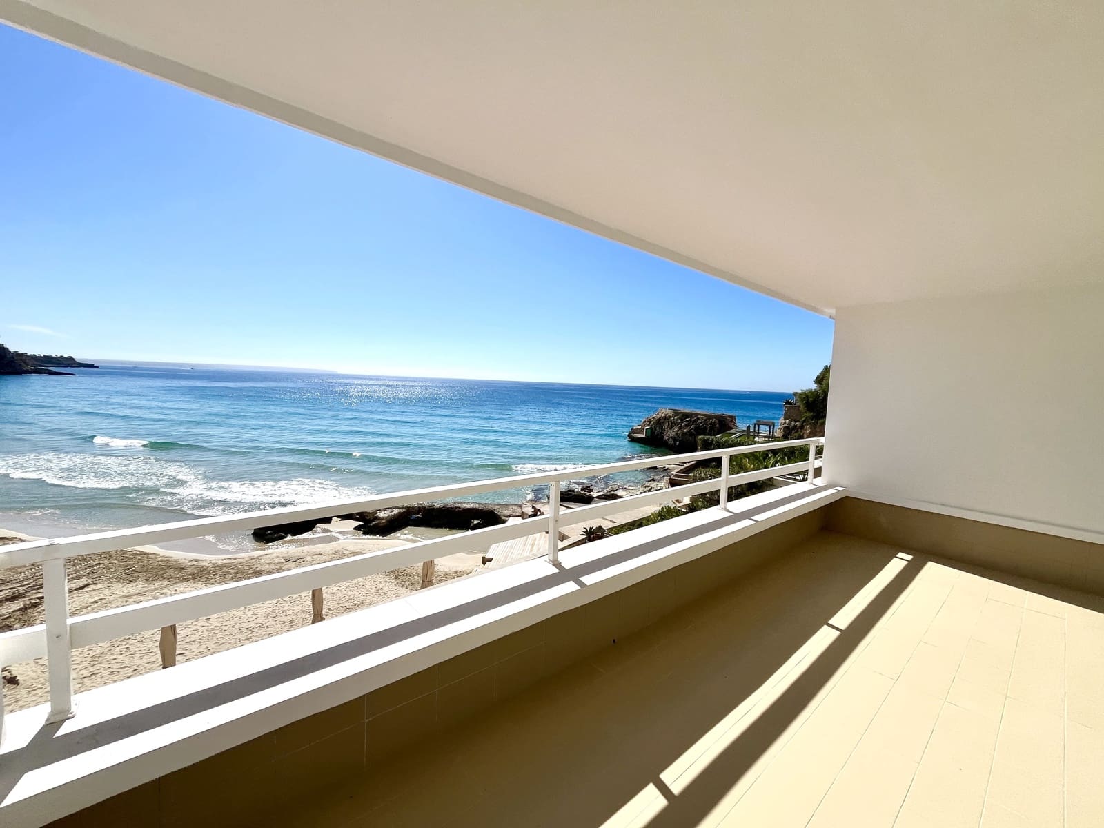 3 bedroom Apartment for rent in Cala Mayor with garage - € 2,700 (Ref: 9700146)