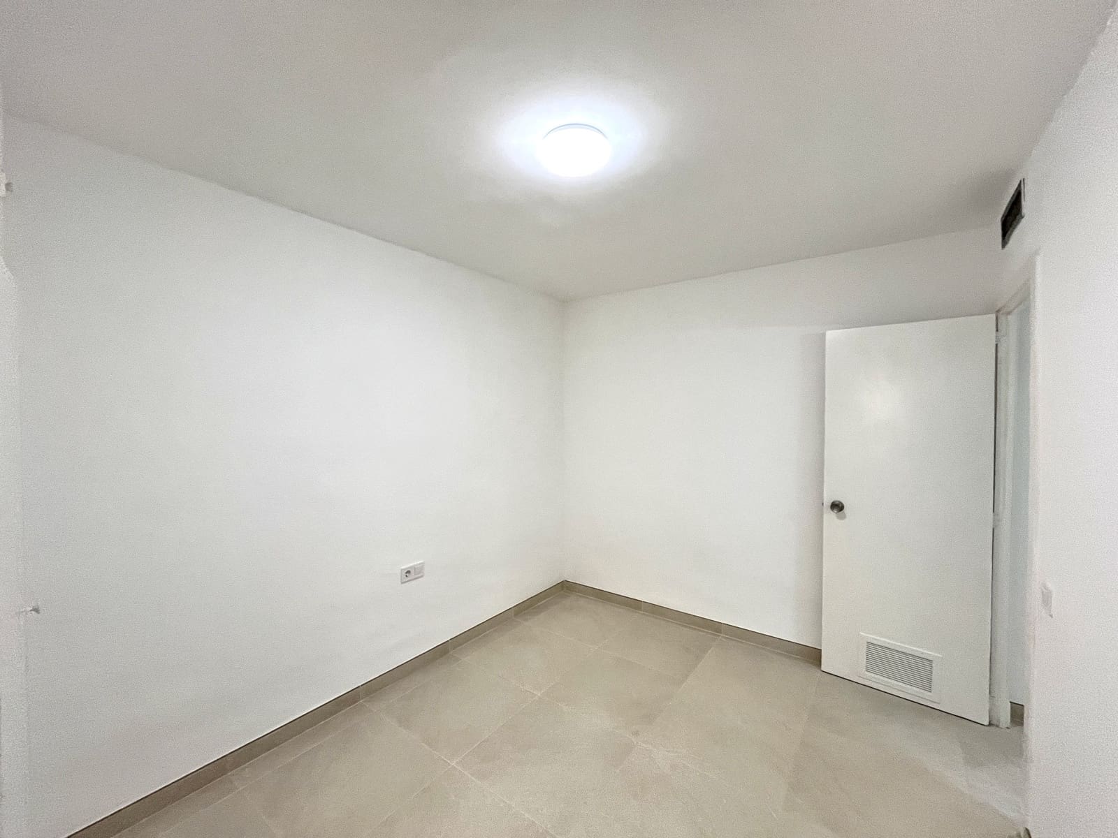 3 bedroom Apartment for rent in Cala Mayor with garage - € 2,700 (Ref: 9700146)