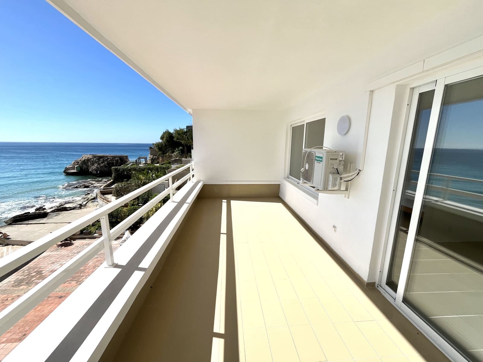 3 bedroom Apartment for rent in Cala Mayor with garage - € 2,700 (Ref: 9700146)