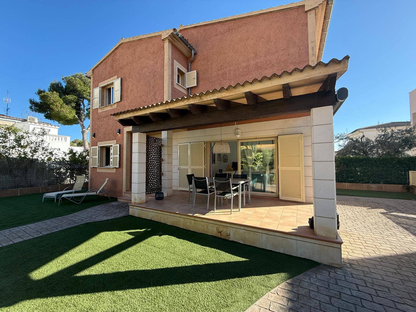 3 bedroom Villa for rent in Puerto de Alcudia with garage - € 2,000 (Ref: 9700147)