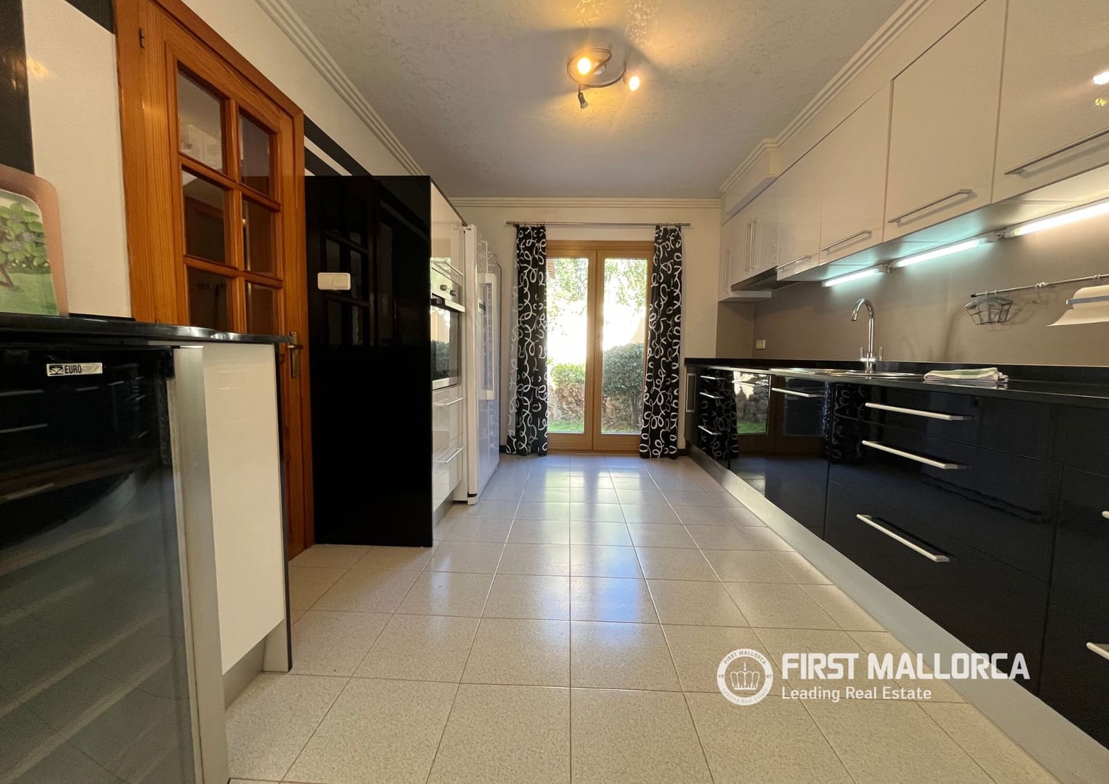 Pareado de 3 habitaciones en Aucanada en venta con piscina garaje - 2.500.000 € (Ref: 9716724)