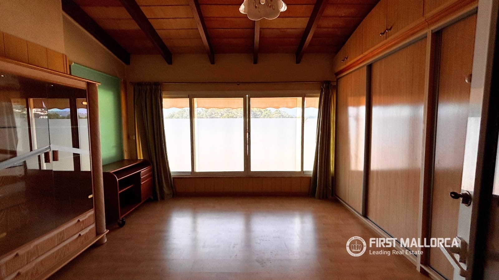 8 bedroom Villa for sale in Santa Ponsa with garage - € 1,100,000 (Ref: 9716726)