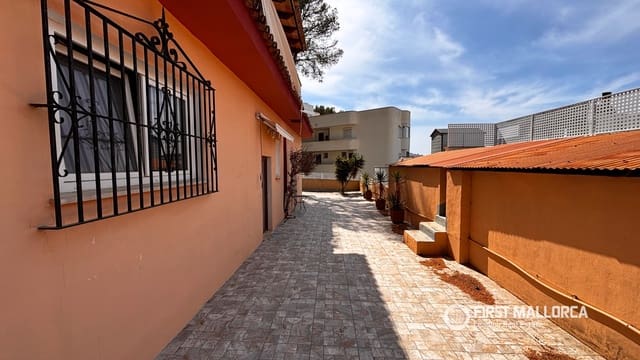 8 slaapkamer Villa te koop in Santa Ponsa, Calvià met garage - € 1.100.000 (Ref: 9716726)