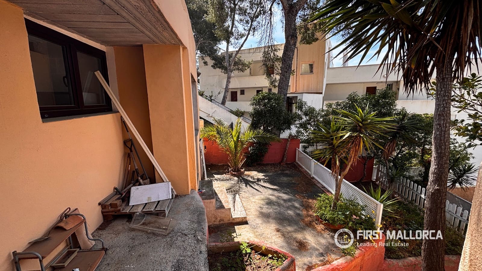 8 bedroom Villa for sale in Santa Ponsa with garage - € 1,100,000 (Ref: 9716726)