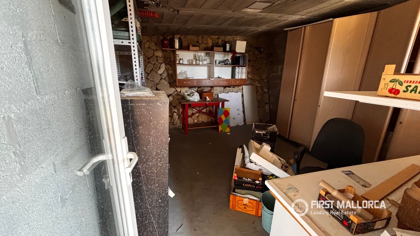 8 bedroom Villa for sale in Santa Ponsa with garage - € 1,100,000 (Ref: 9716726)