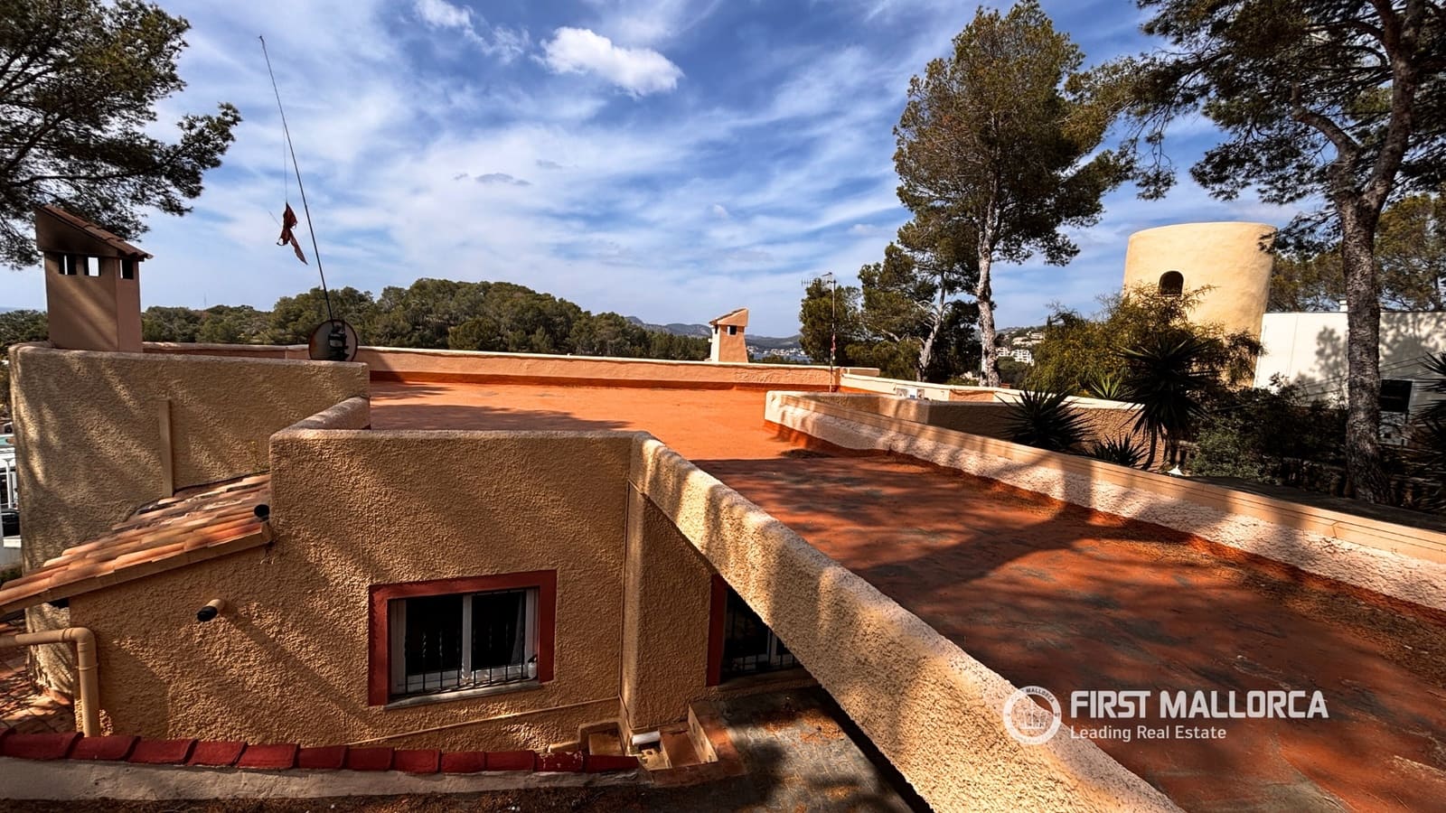 8 bedroom Villa for sale in Santa Ponsa with garage - € 1,100,000 (Ref: 9716726)
