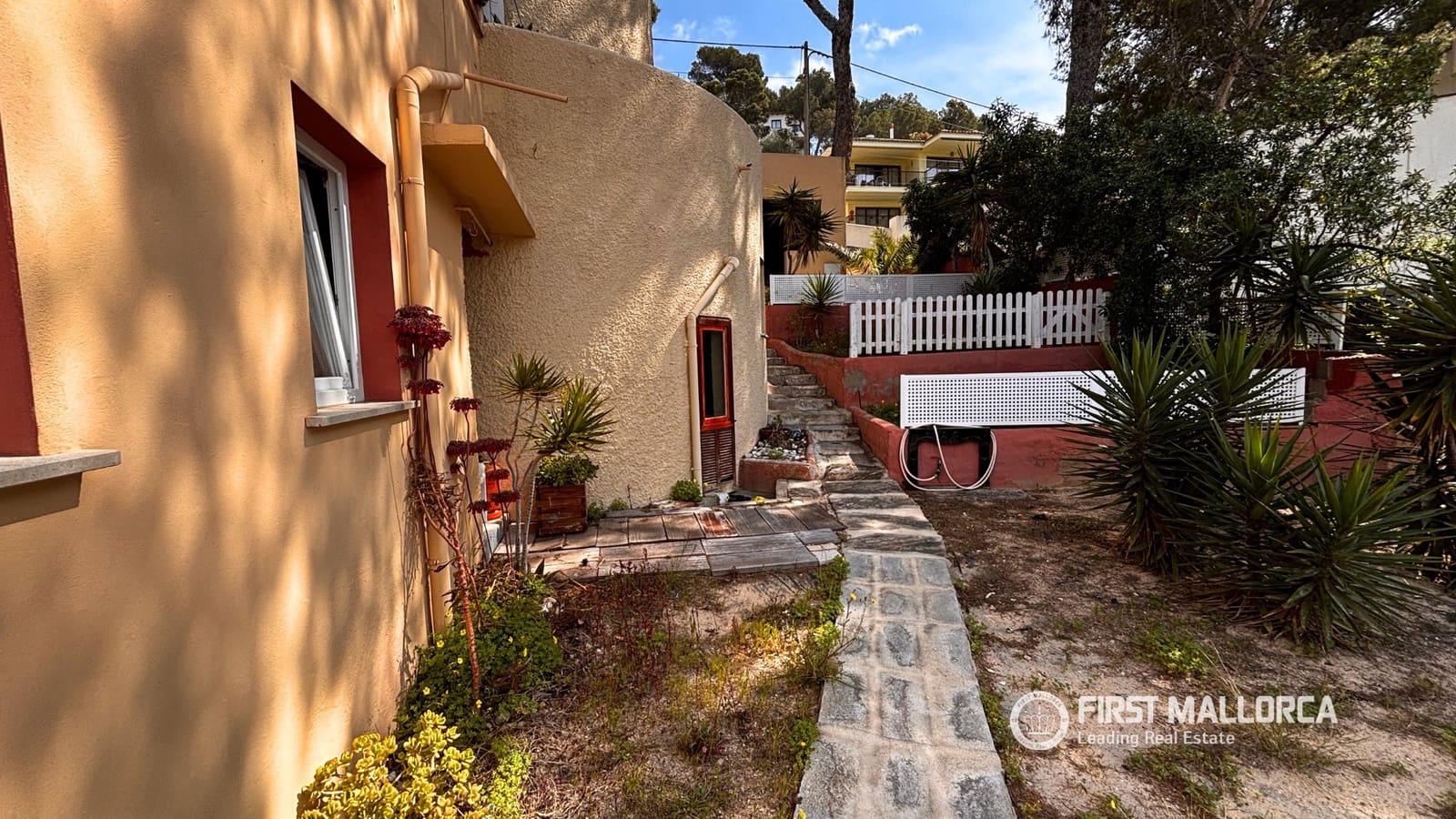 8 bedroom Villa for sale in Santa Ponsa with garage - € 1,100,000 (Ref: 9716726)