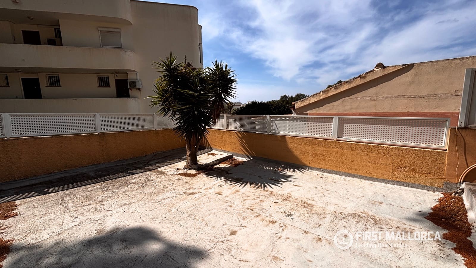 8 bedroom Villa for sale in Santa Ponsa with garage - € 1,100,000 (Ref: 9716726)