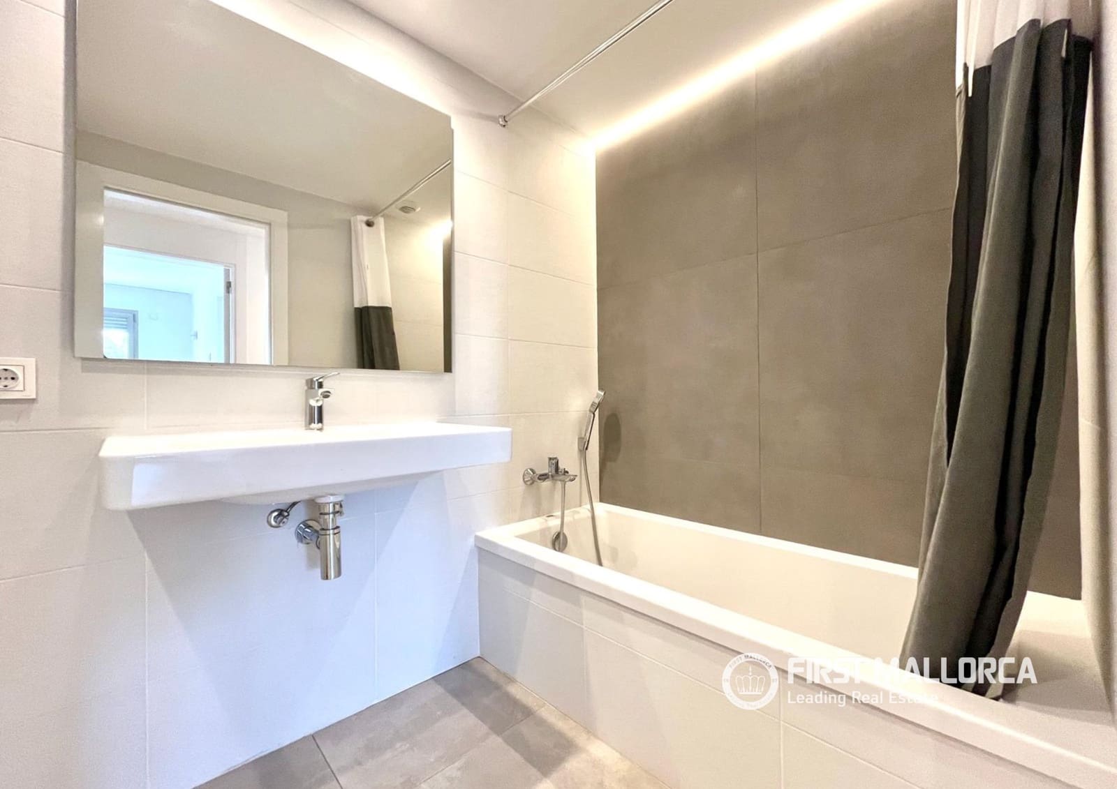 4 sovrum Lägenhet att hyra i Palma de Mallorca med garage - 3 600 € (Ref: 9720939)