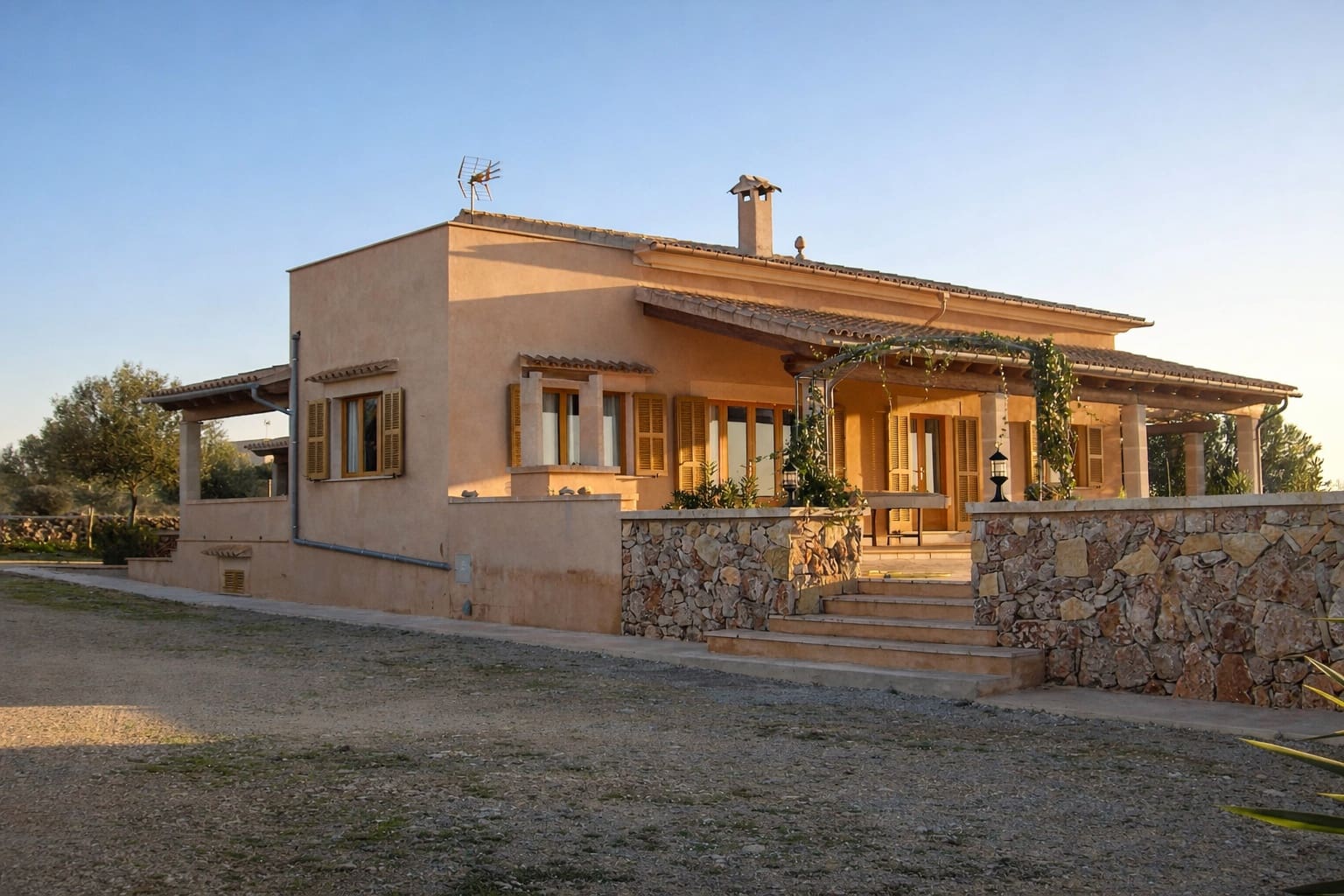 4 bedroom Finca/Country House for rent in Campos with pool garage - € 3,000 (Ref: 9720942)