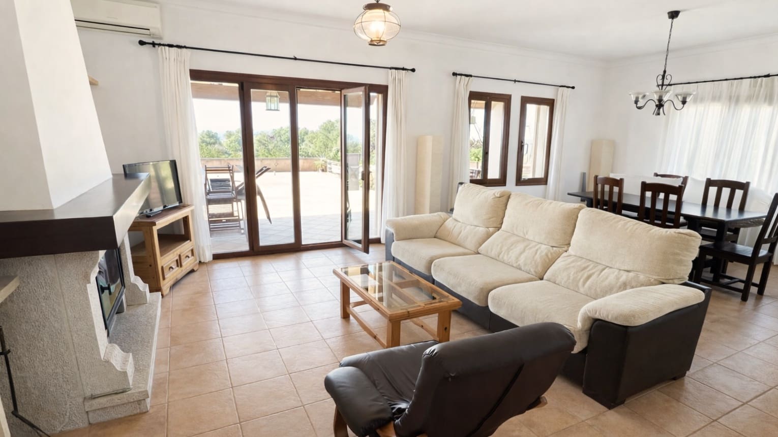 4 bedroom Finca/Country House for rent in Campos with pool garage - € 3,000 (Ref: 9720942)