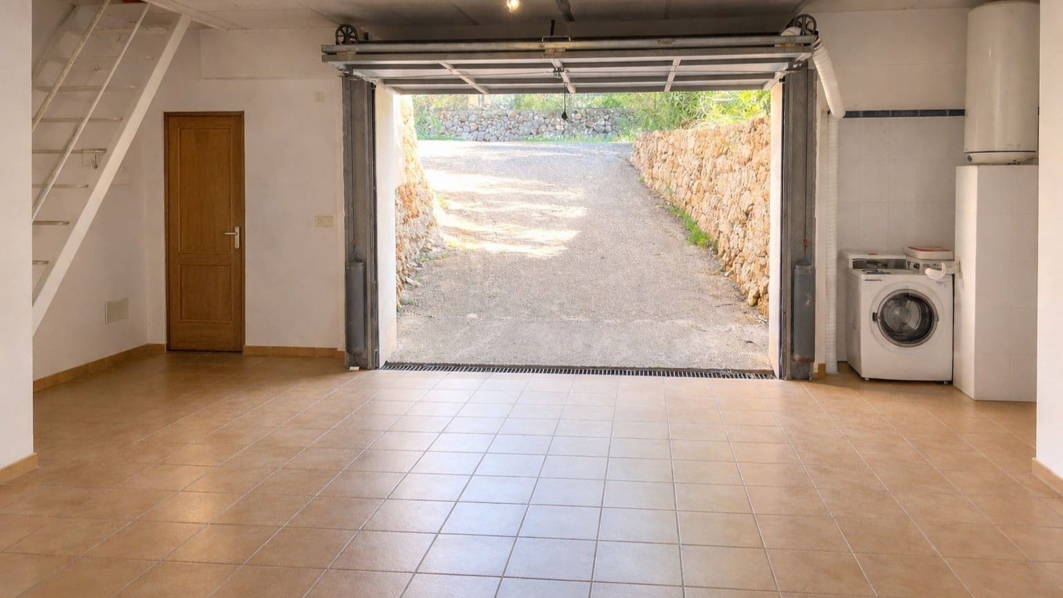 4 bedroom Finca/Country House for rent in Campos with pool garage - € 3,000 (Ref: 9720942)