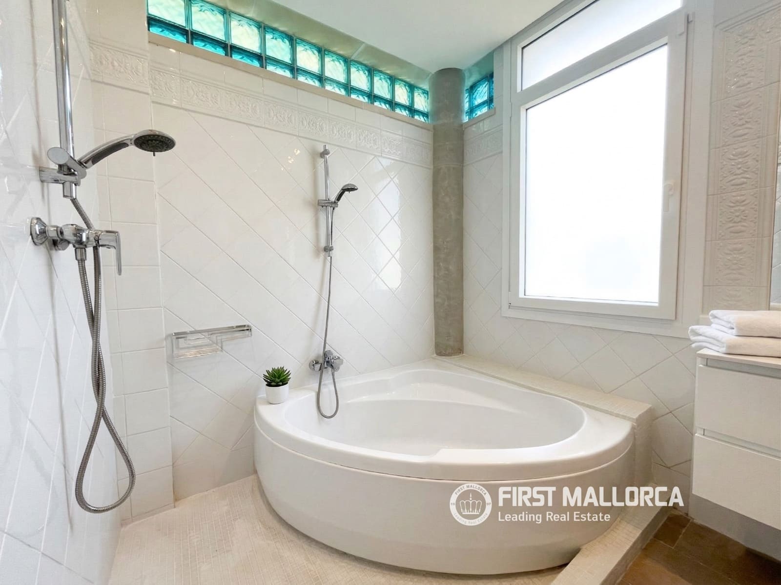 Ático de 3 habitaciones en Cala Vinyes / Cala Vinyas / Cala Viñas en alquiler con piscina garaje - 5.000 € (Ref: 9733954)