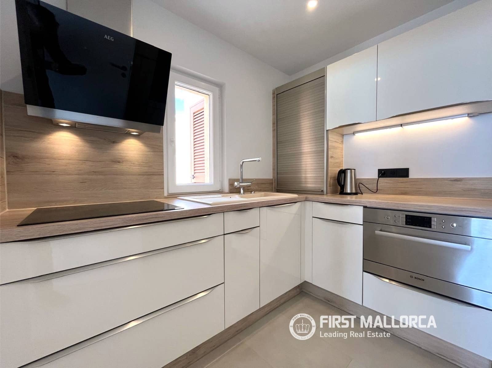 2 bedroom Penthouse for sale in El Toro / Port Adriano with garage - € 1,250,000 (Ref: 9733958)