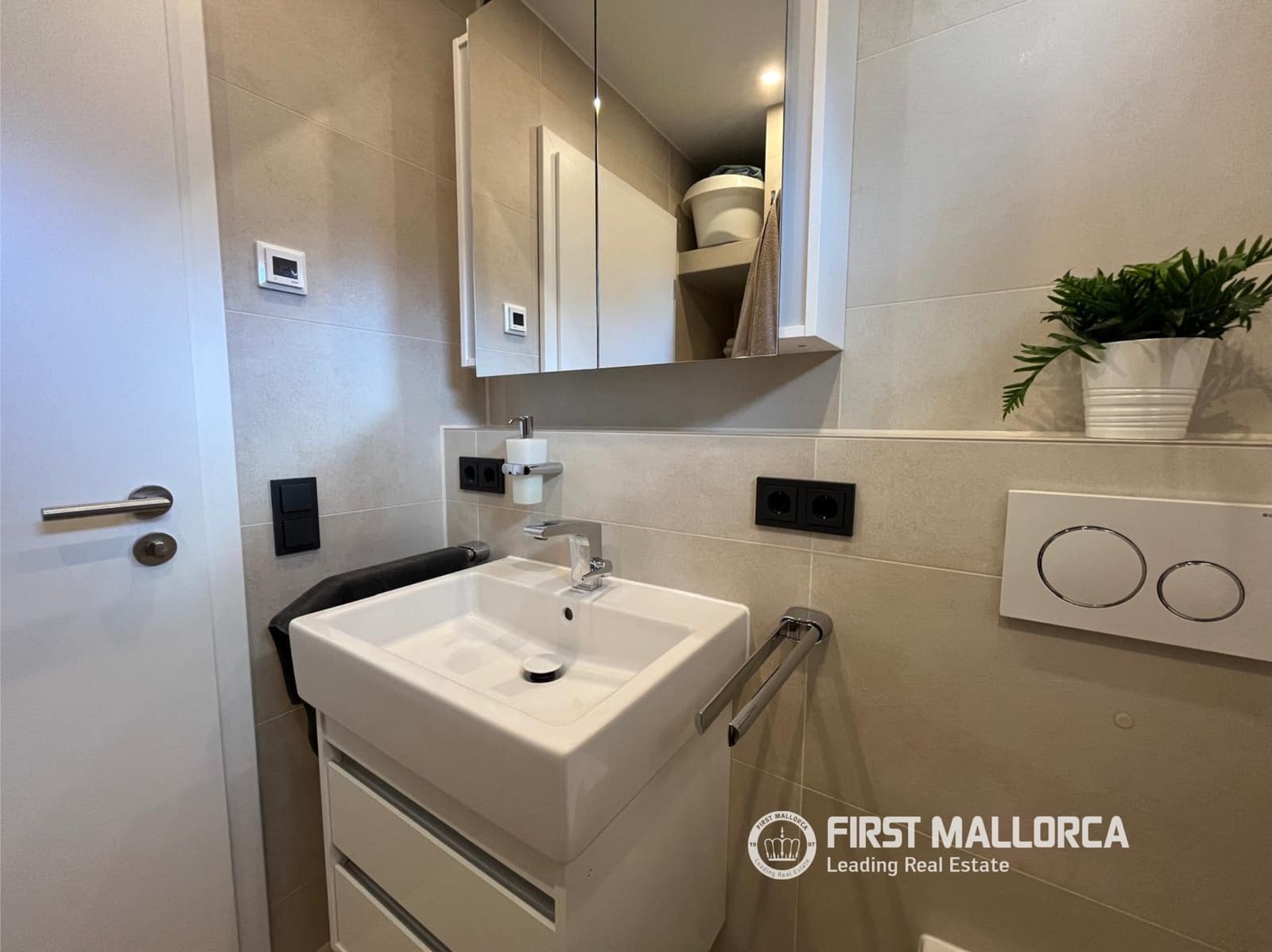 2 bedroom Penthouse for sale in El Toro / Port Adriano with garage - € 1,250,000 (Ref: 9733958)