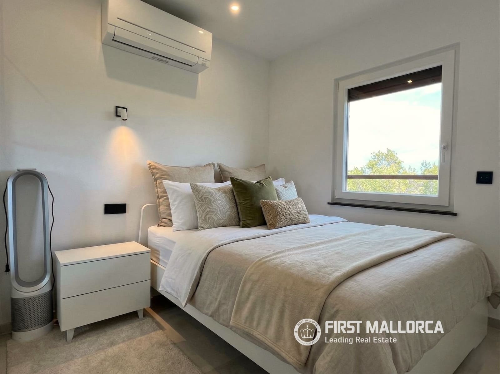 2 bedroom Penthouse for sale in El Toro / Port Adriano with garage - € 1,250,000 (Ref: 9733958)