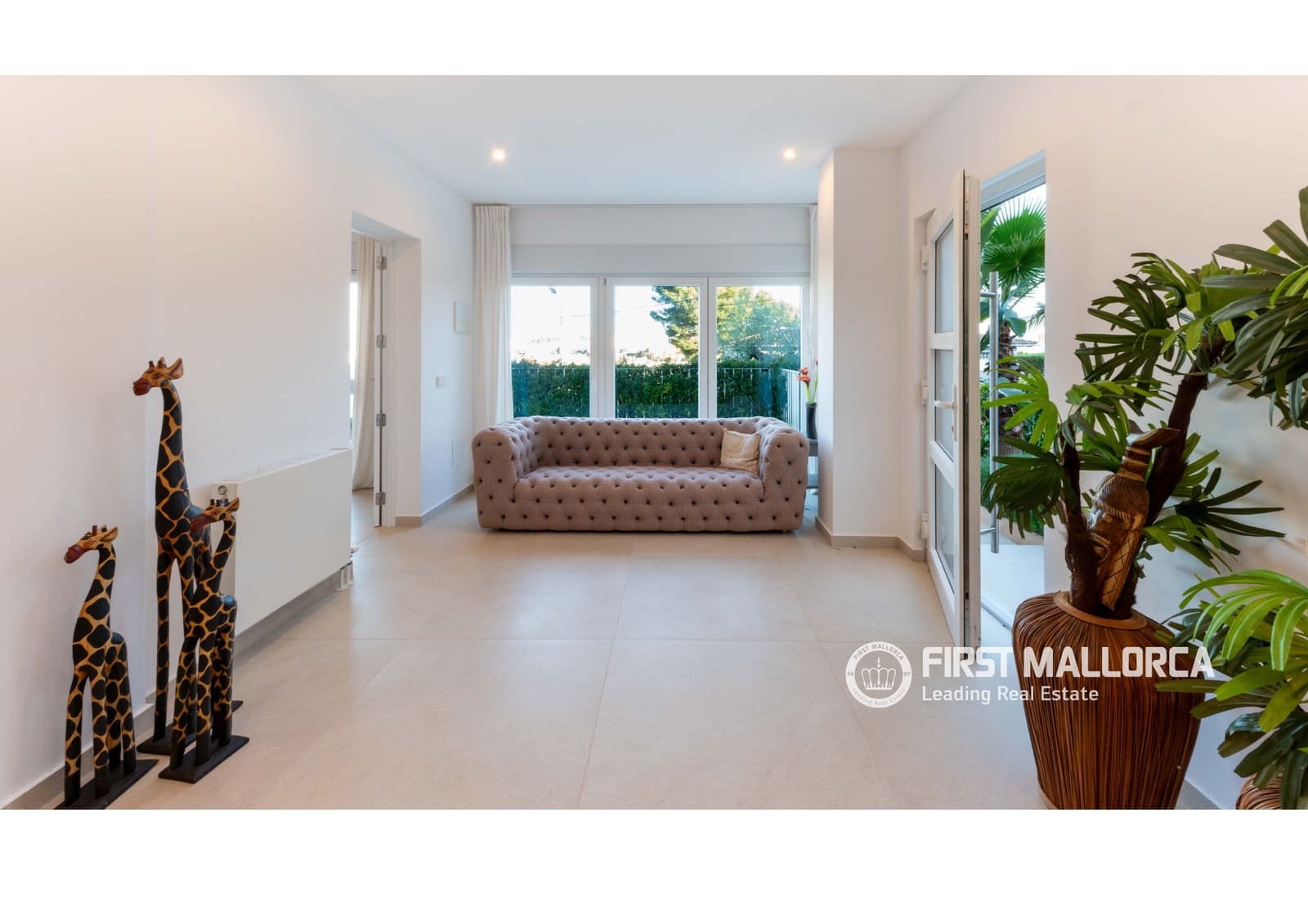 6 quarto Moradia para arrendar em Palmanova com piscina garagem - 9 950 € (Ref: 9750977)