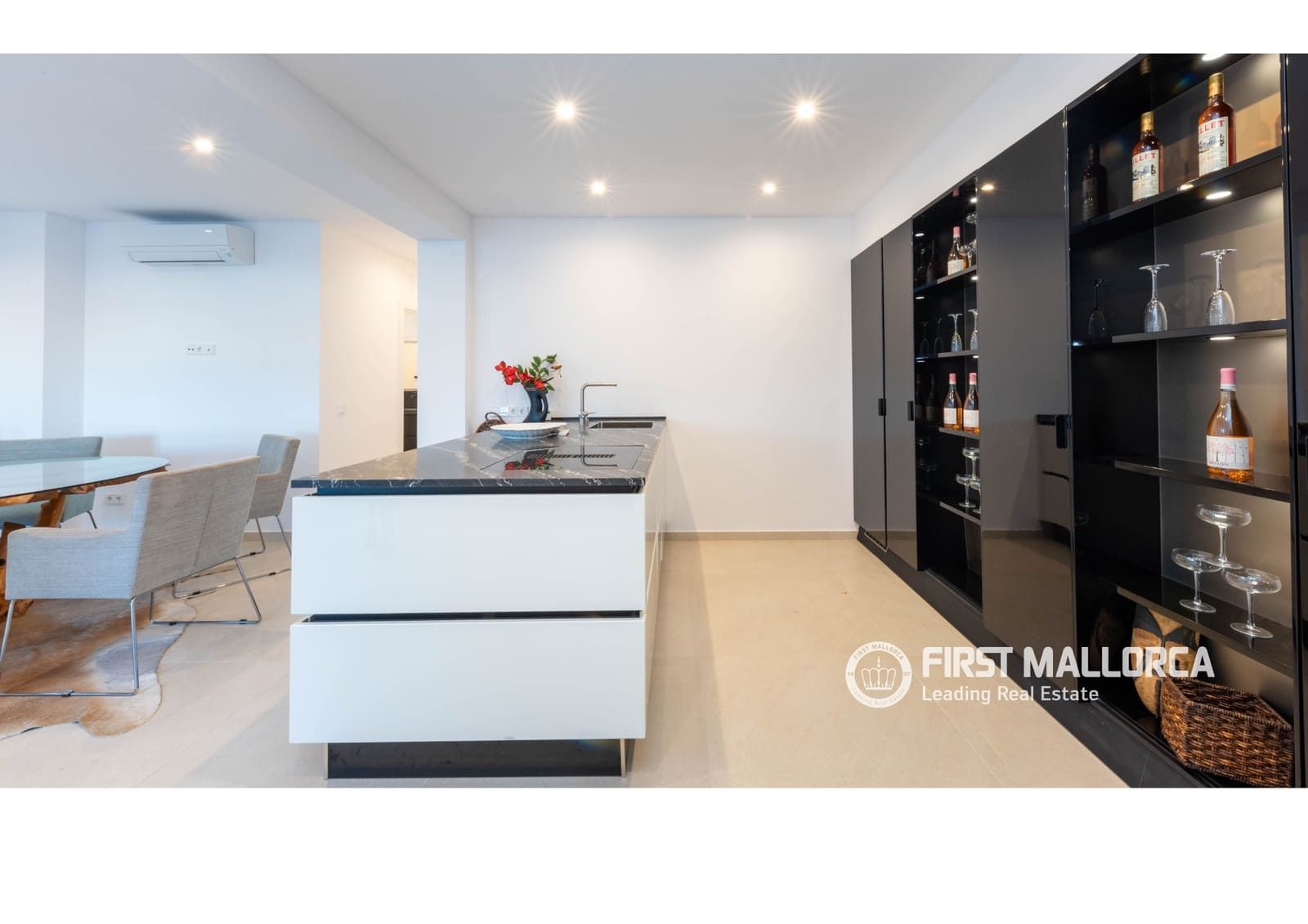 6 quarto Moradia para arrendar em Palmanova com piscina garagem - 9 950 € (Ref: 9750977)