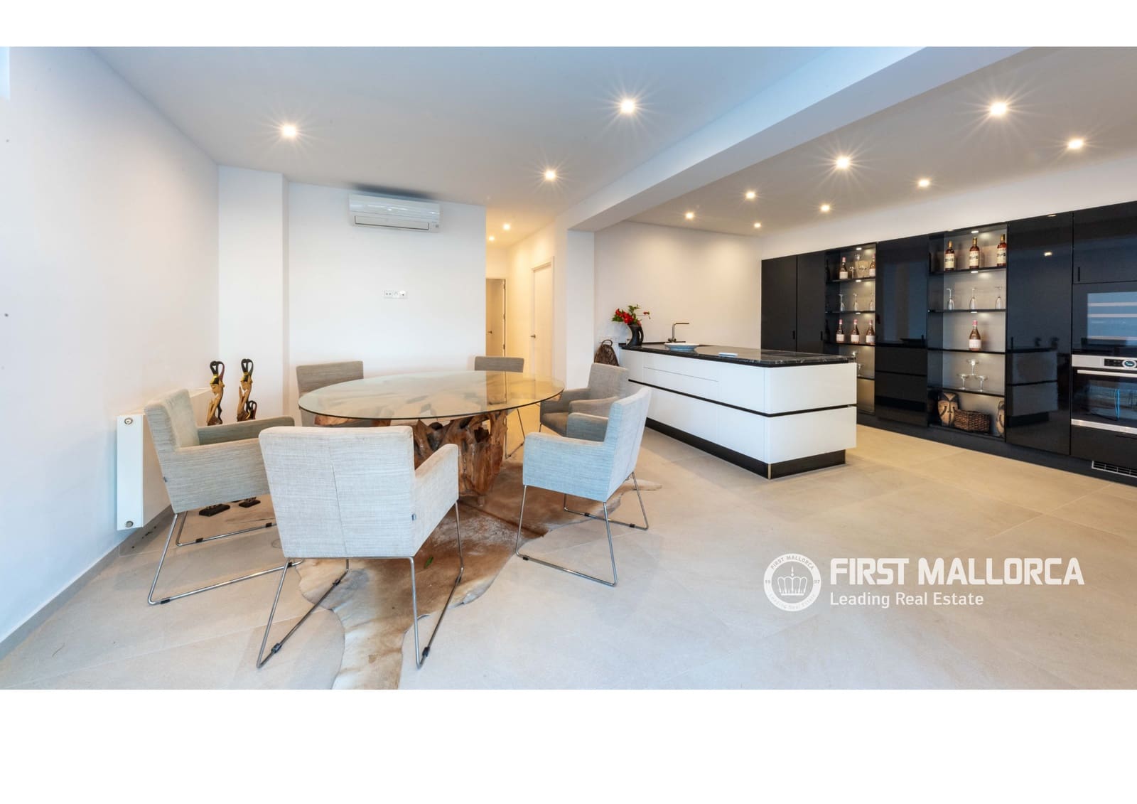 6 quarto Moradia para arrendar em Palmanova com piscina garagem - 9 950 € (Ref: 9750977)