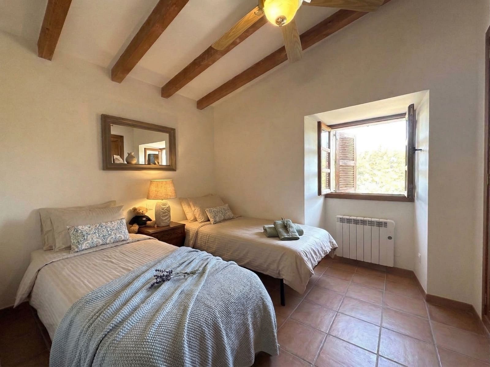 4 soveværelse Byhus til salg i Galilea med swimmingpool garage - € 1.295.000 (Ref: 9758111)