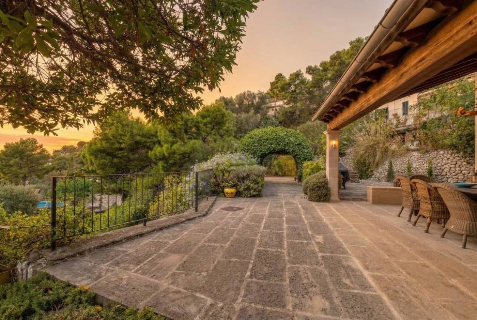 4 soveværelse Byhus til salg i Galilea med swimmingpool garage - € 1.295.000 (Ref: 9758111)