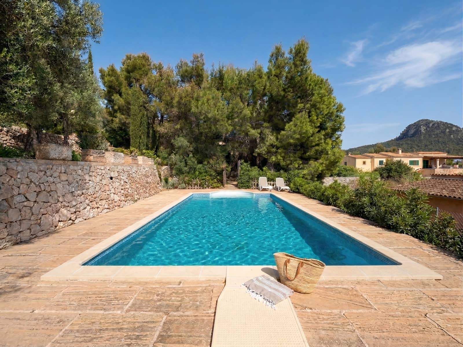 4 soveværelse Byhus til salg i Galilea med swimmingpool garage - € 1.295.000 (Ref: 9758111)