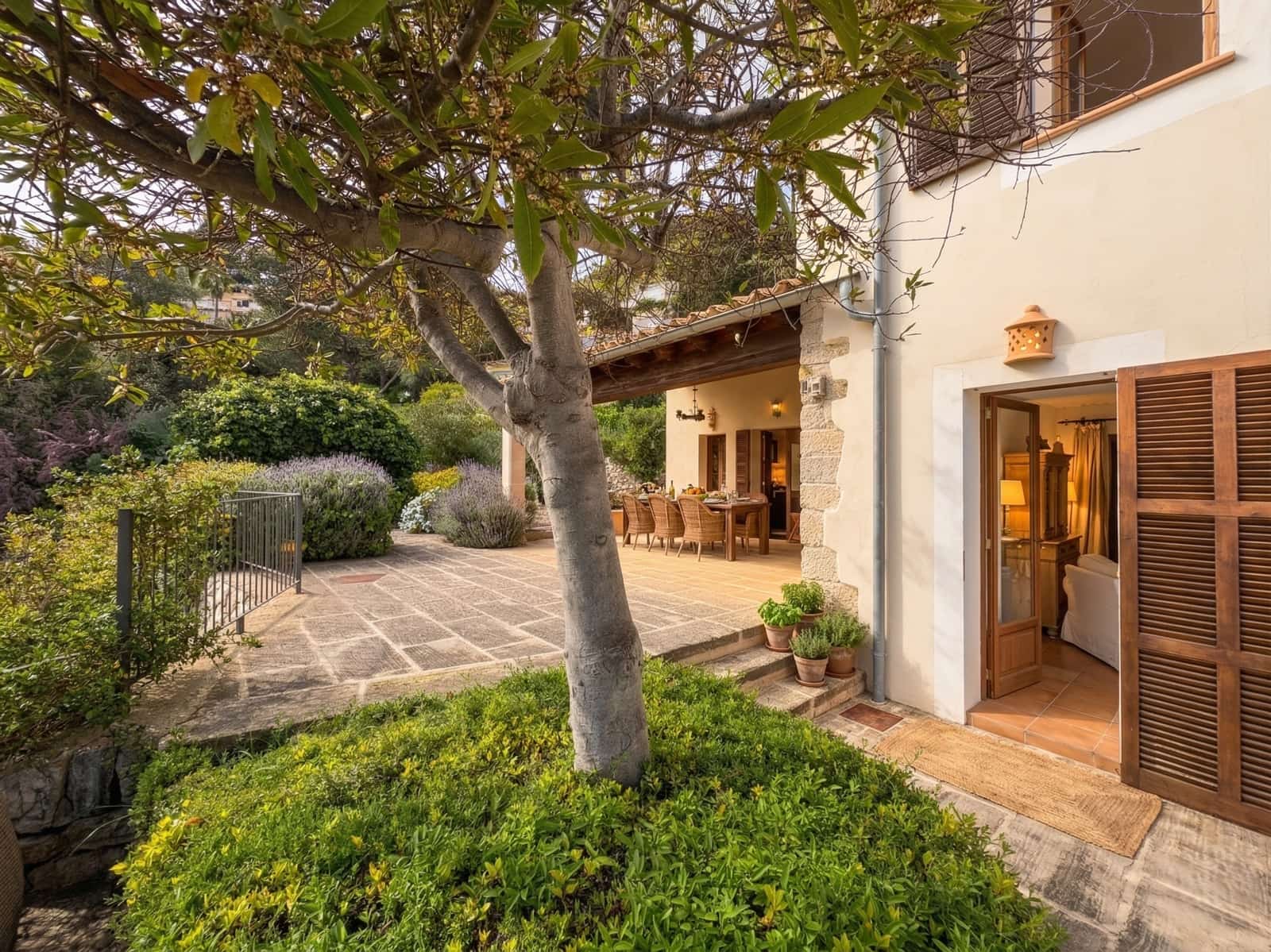 4 soveværelse Byhus til salg i Galilea med swimmingpool garage - € 1.295.000 (Ref: 9758111)